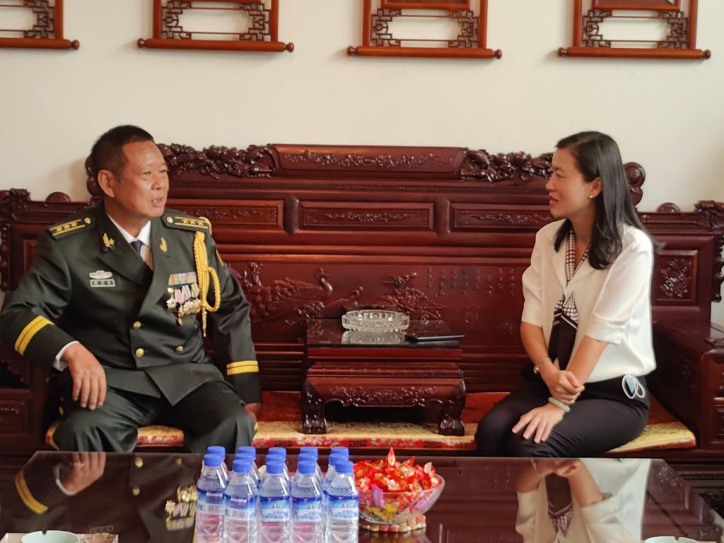 丁玲亲切看望慰问我县战斗英雄和一等功臣